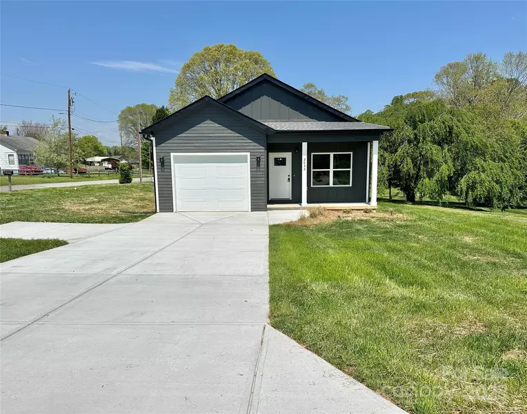 2832 12th AVE SW, Hickory, NC 28602