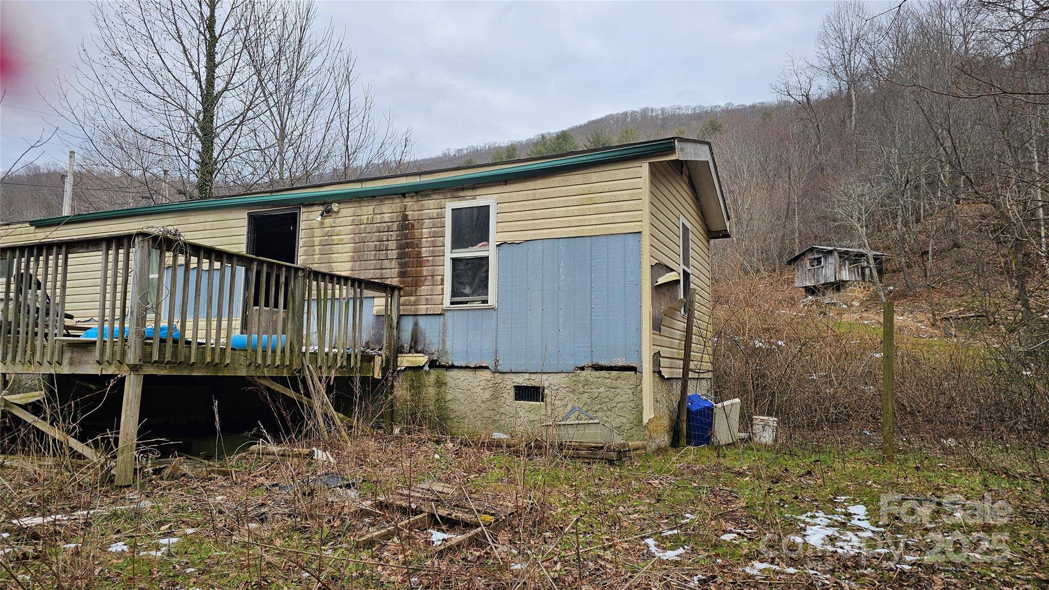 100 Pilgrims LN, Burnsville, NC 28714