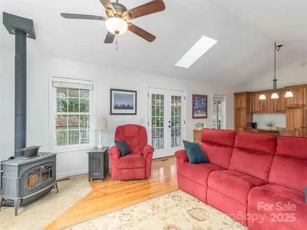 Waynesville, NC 28786,29 Deborah LN