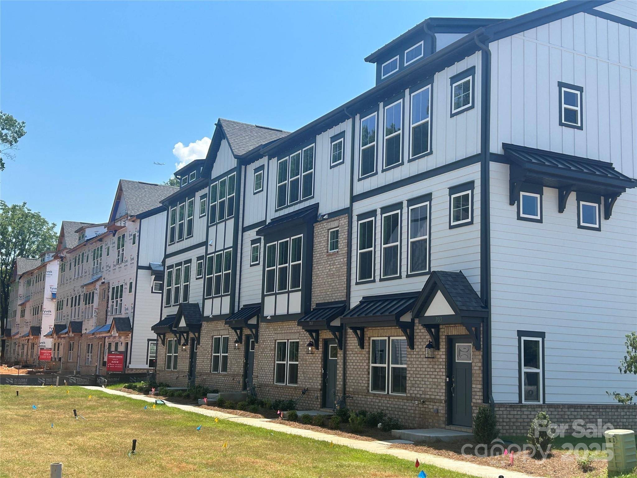 707 Hoke LN, Davidson, NC 28036