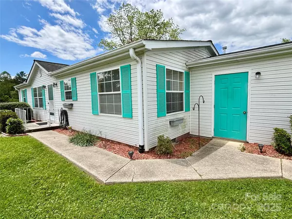 Hendersonville, NC 28739,236 Riverwind DR