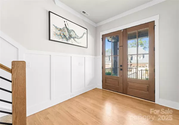 Davidson, NC 28036,831 Naples DR