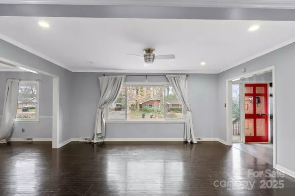 2044 Birchcrest DR Charlotte, NC 28205