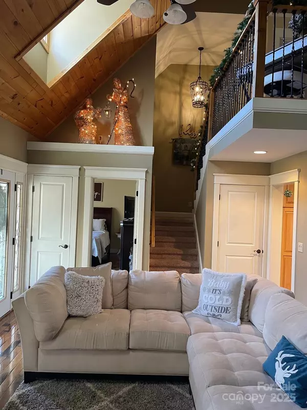 Burnsville, NC 28714,35 Lands End DR