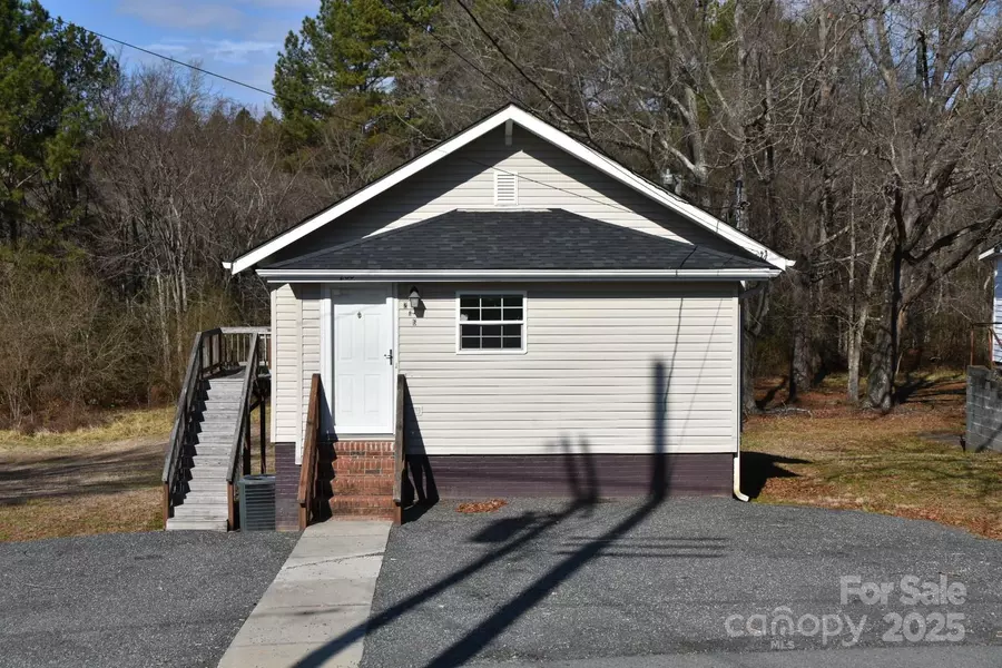 206 Lincoln ST, Badin, NC 28001