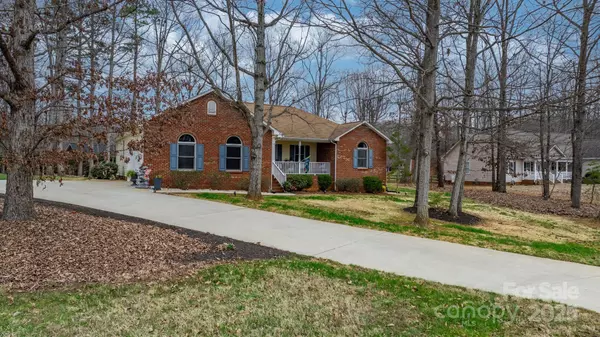 Lincolnton, NC 28092,920 Hunting AVE