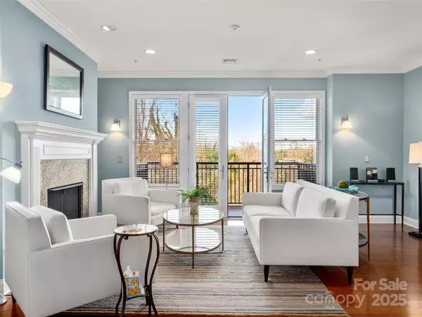 Hendersonville, NC 28792,350 E Allen ST #302