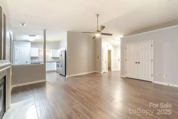 Charlotte, NC 28215,6025 Raisin Tree LN