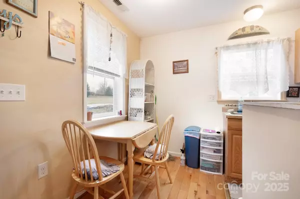 922 1st AVE W Hendersonville, NC 28739