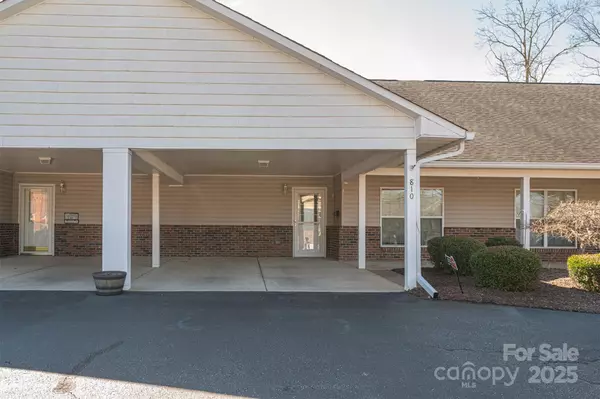 Maiden, NC 28650,810 E Main ST