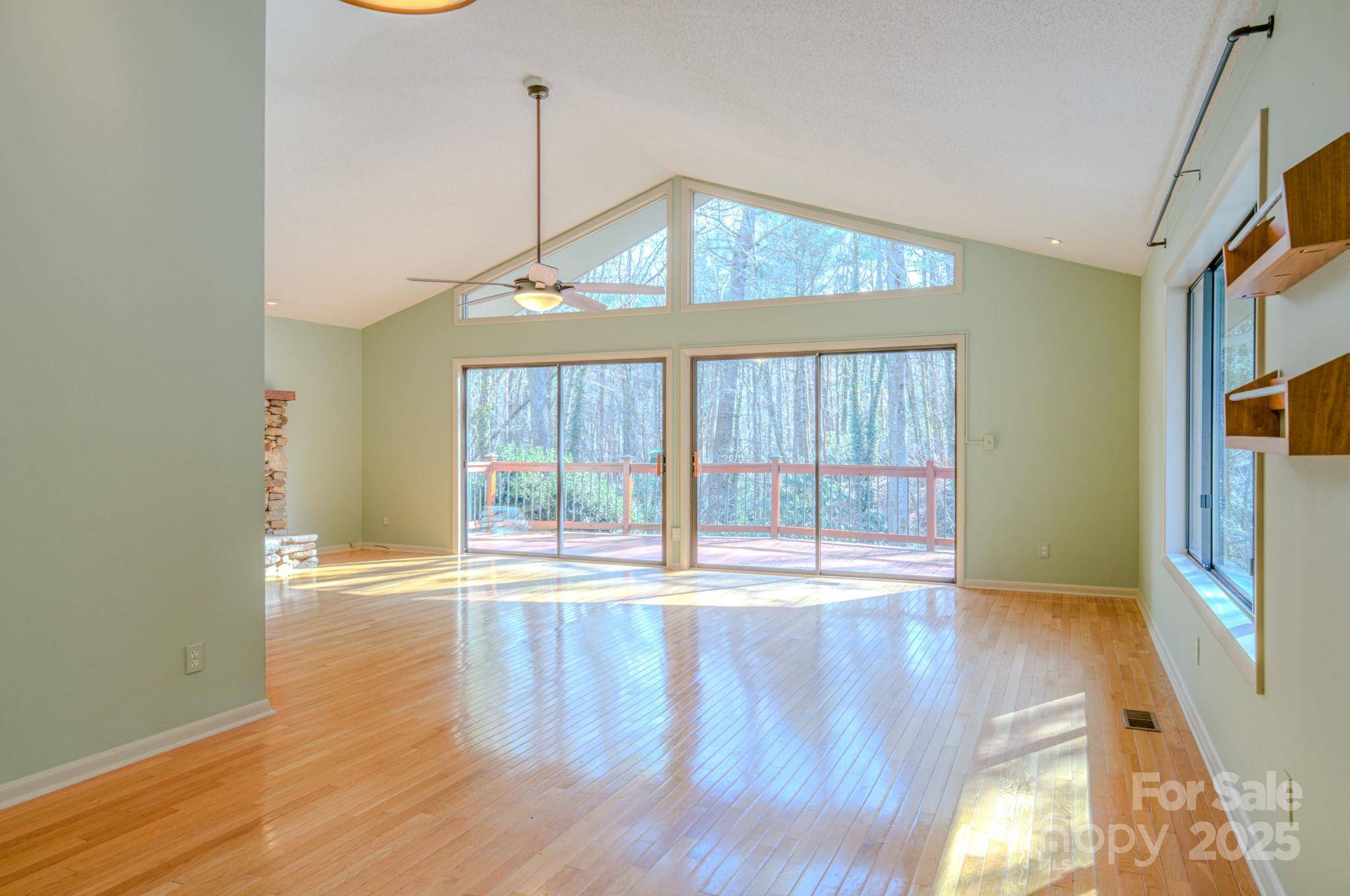 Hendersonville, NC 28739,138 Woodhaven DR