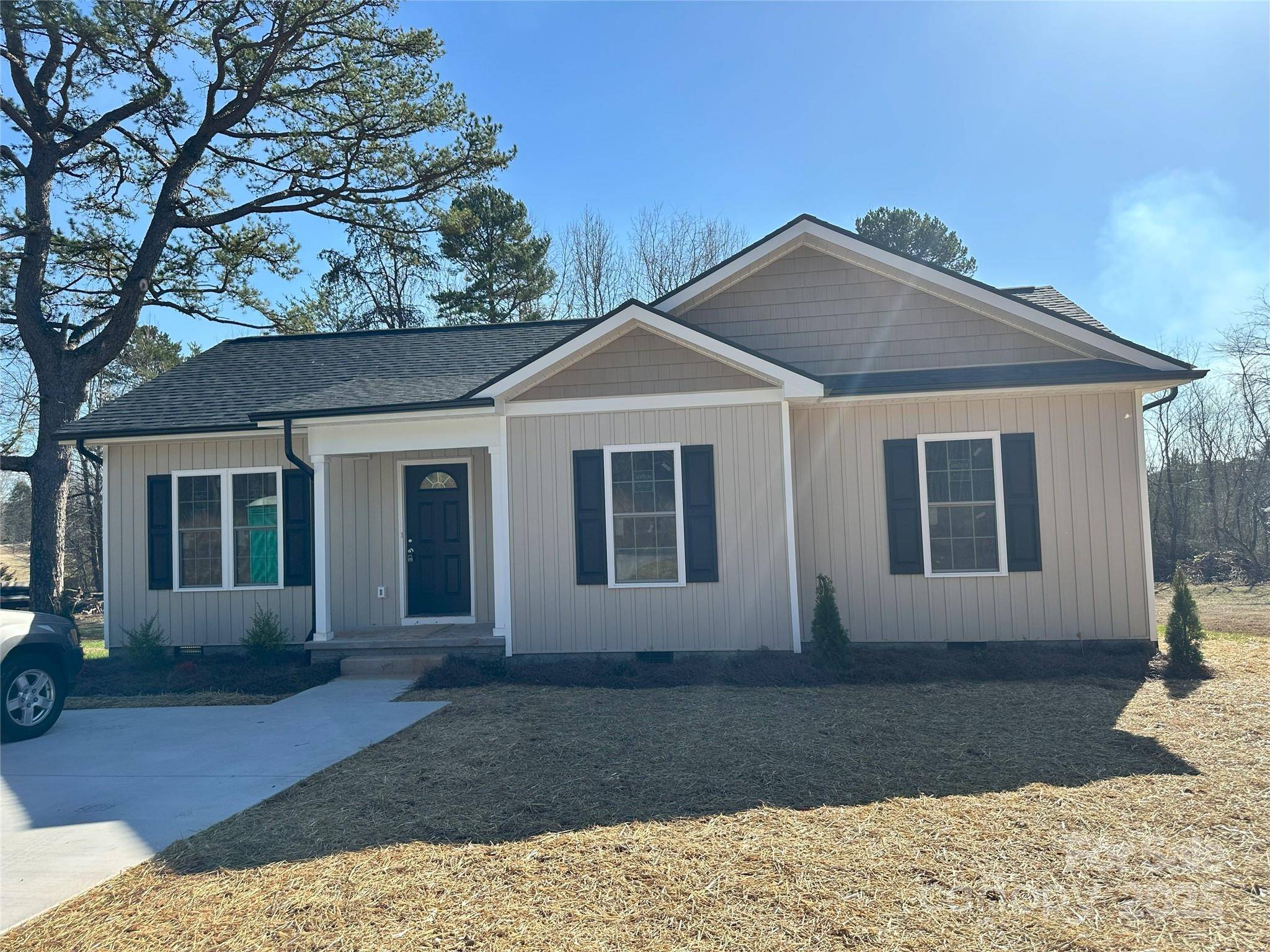2035 Craig RD, Lenoir, NC 28645