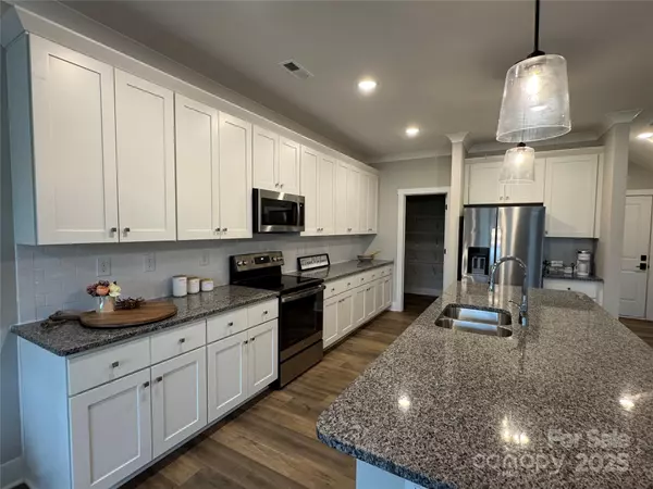 Mooresville, NC 28117,143 Carriage Club DR #102