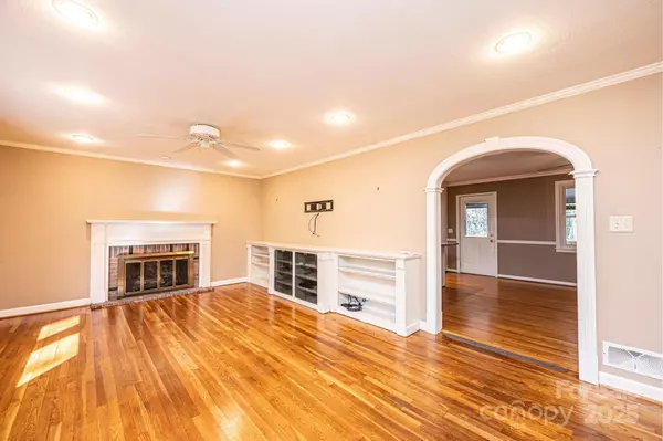 Hickory, NC 28601,1552 10th Street PL NW