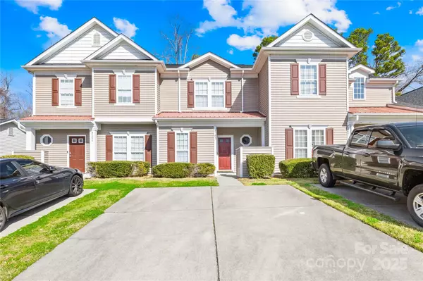 8263 Carob Tree LN, Charlotte, NC 28215