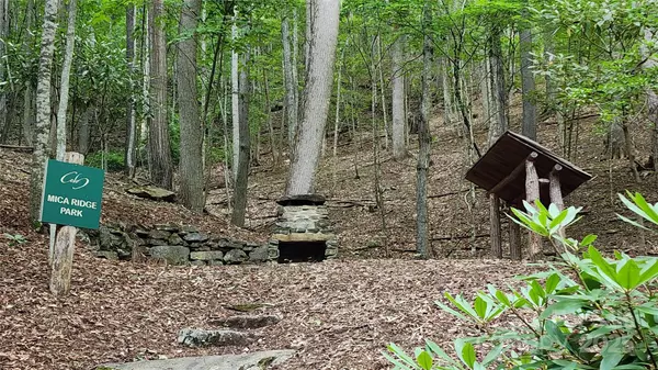 Burnsville, NC 28714,12 Hickory Springs RD #12