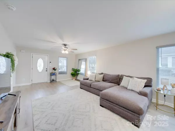 Kannapolis, NC 28083,502 Marie AVE