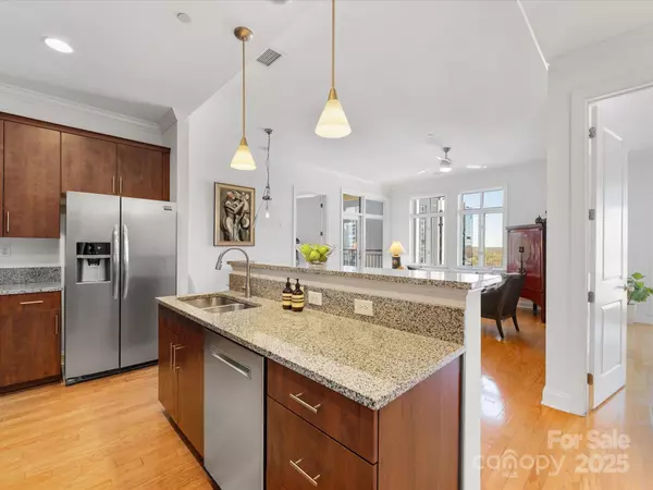 Charlotte, NC 28202,230 S Tryon ST #1111