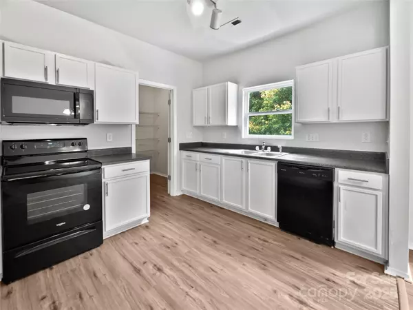 Charlotte, NC 28216,8353 Ainsworth ST