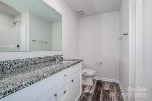 Hickory, NC 28601,3220 5th Street CT NE
