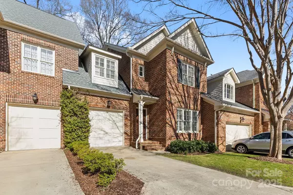 Charlotte, NC 28207,243 Crownsgate CT