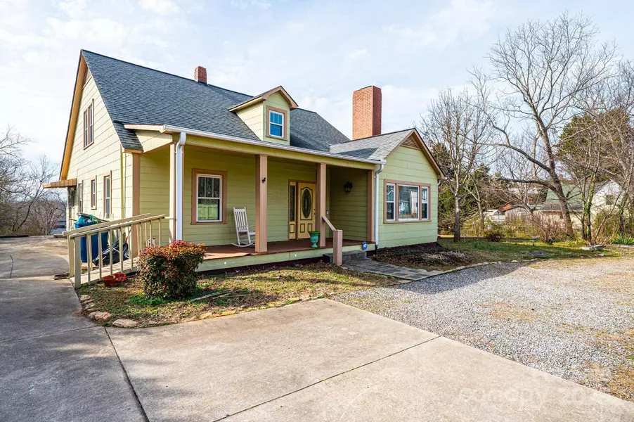 55 Duke ST, Granite Falls, NC 28645