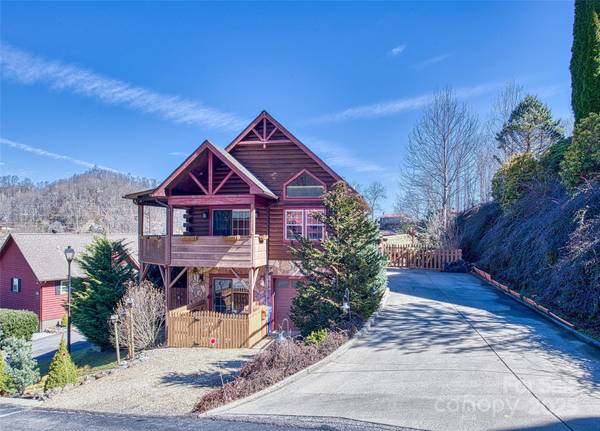 87 Appalachian TRL, Maggie Valley, NC 28751