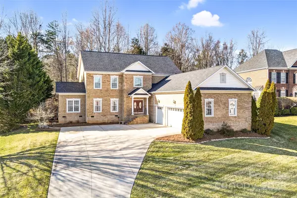 305 Chancelot LN, Fort Mill, SC 29708