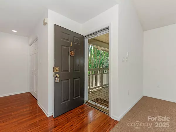 Charlotte, NC 28210,5011 Sharon RD #J