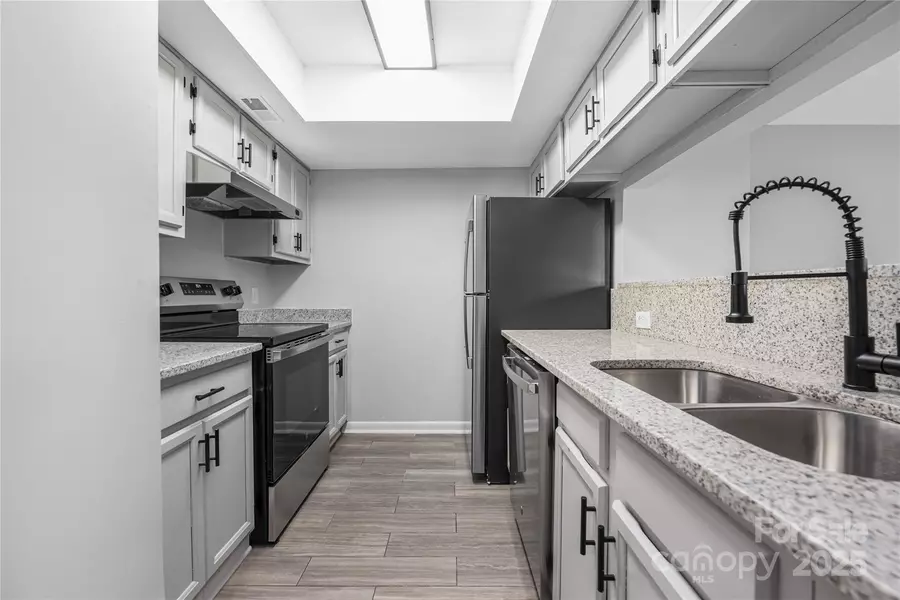 8057 Cedar Glen DR, Charlotte, NC 28212