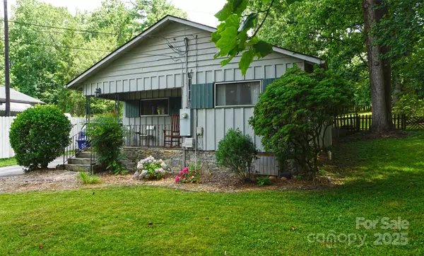 Arden, NC 28704,215 Cedar LN