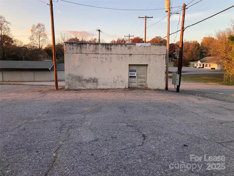 180 Town ALY, Taylorsville, NC 28681