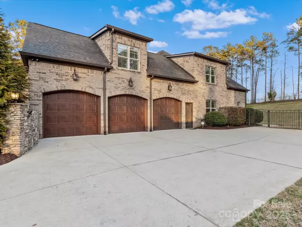 Mooresville, NC 28117,462 Barber LOOP