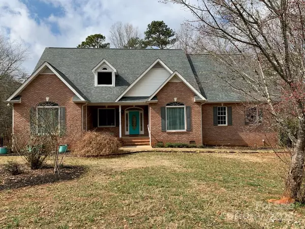 912 Silver Charm LN, York, SC 29745