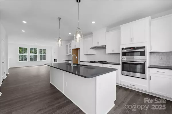 Davidson, NC 28036,352 Catawba AVE