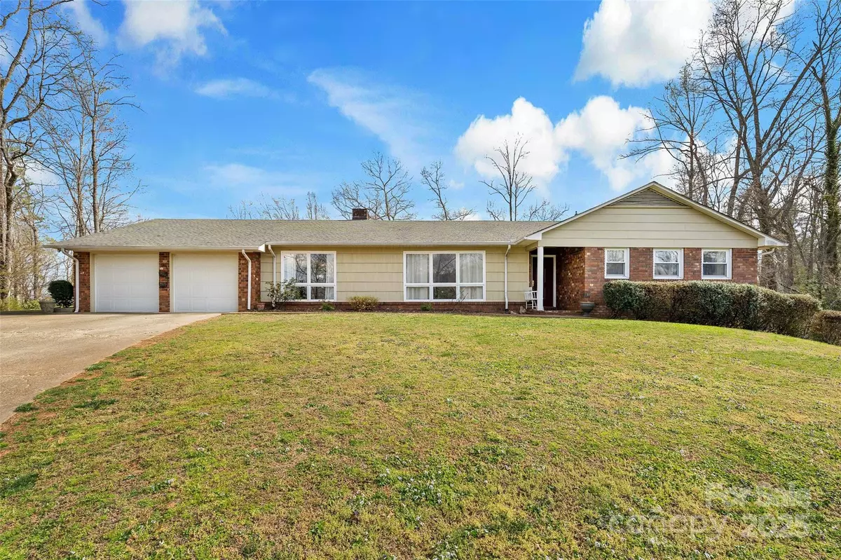 Marion, NC 28752,104 Oak CIR