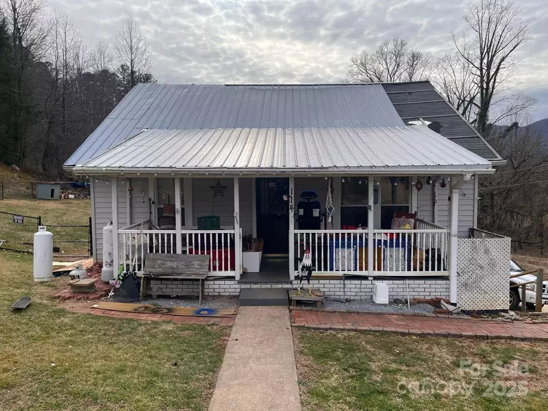 114 Walnut ST, Marion, NC 28752