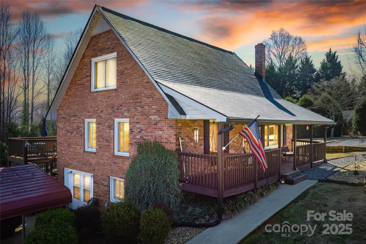 Lenoir, NC 28645,1913 Forest Hill PL