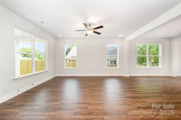 Huntersville, NC 28078,110 Walters ST
