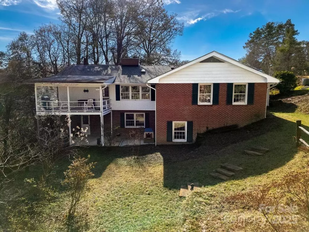 Brevard, NC 28712,391 Hawthorne DR