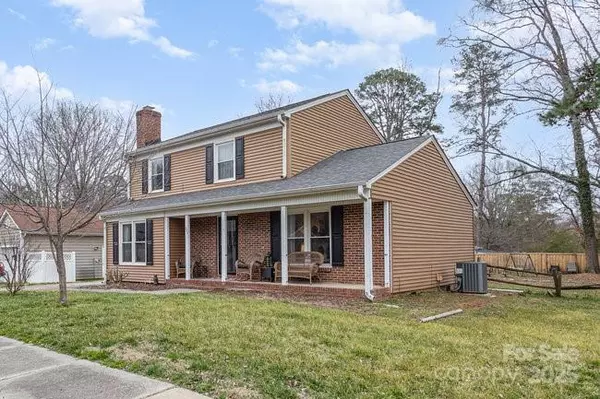 307 Matthews Crossing DR, Matthews, NC 28105