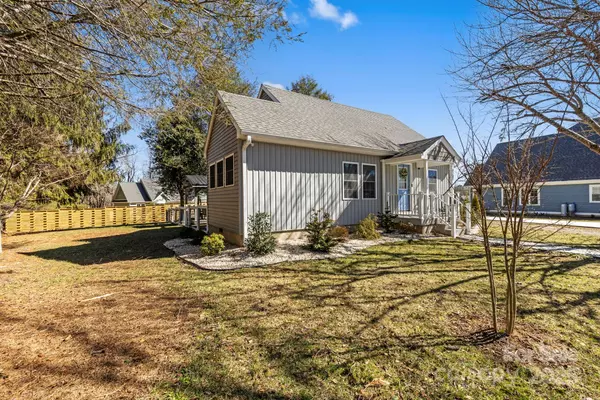 Flat Rock, NC 28731,321 Ballenger RD