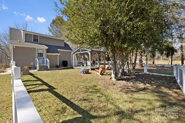 Flat Rock, NC 28731,321 Ballenger RD