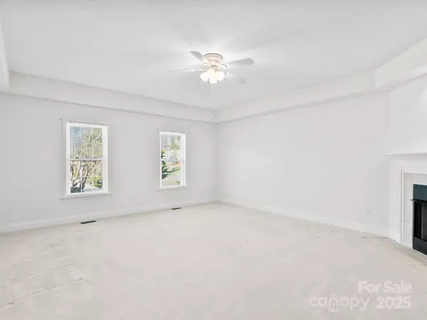 Hendersonville, NC 28792,72 Classic Oaks CIR