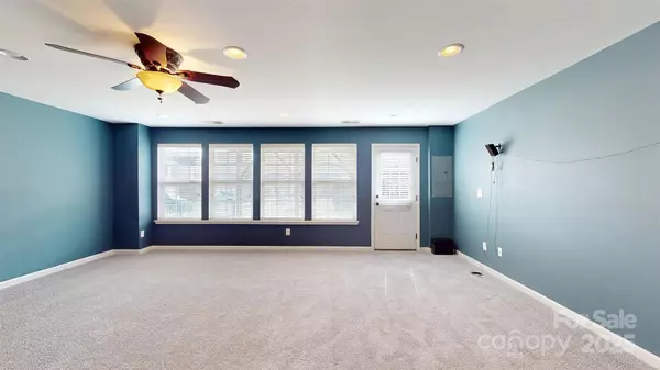 Charlotte, NC 28210,6452 Silver Star LN
