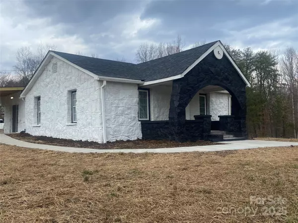 3472 Spaniel ST, Connelly Springs, NC 28612