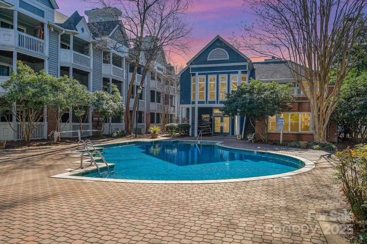 Charlotte, NC 28202,525 N Graham ST #3B