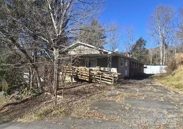 365 Ollis RD, Spruce Pine, NC 28777