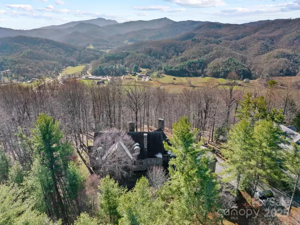 Vilas, NC 28692,1676 Valle Cay DR
