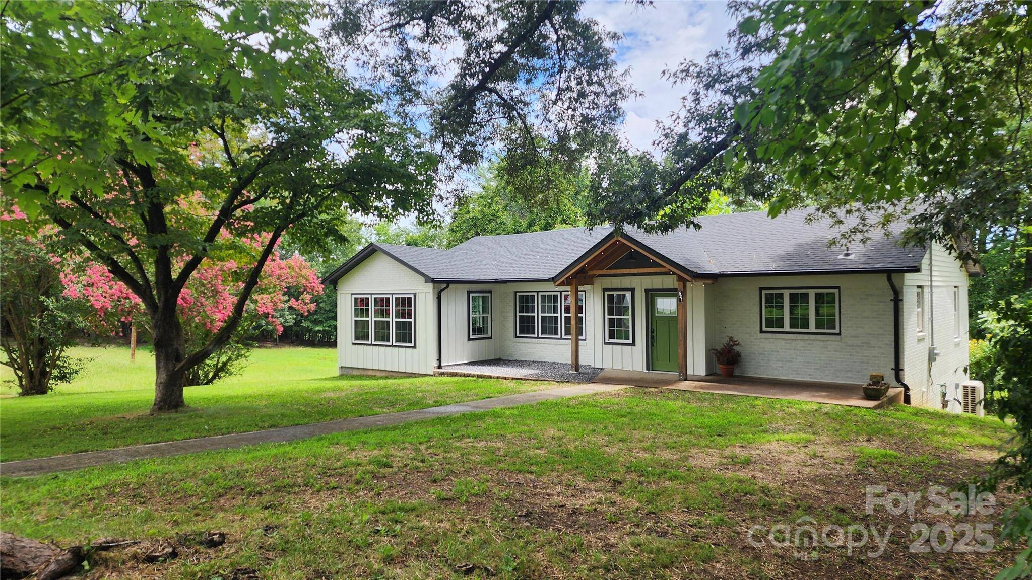 Valdese, NC 28690,621 Watts ST NE